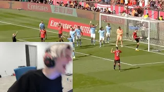 xQc laughs at Manchester United player kicking post