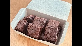 Chewy brownies in the box for picnic | classic chewy brownies recipe