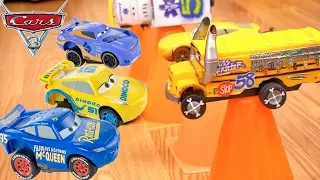 Disney Cars 3 Revvin Action Piston Cup Vs Thunder Hollow Crazy 8 Crashers