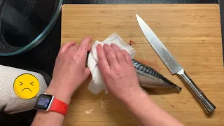 5 минут на разделку: как легко и быстро разделать скумбрию на филе от костей для запекания в духовке