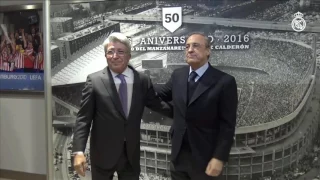 Florentino Pérez recibió una réplica del Vicente Calderón