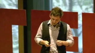 Defining and redefining the functional architecture of the human brain | Luca Cocchi | TEDxUQ