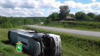 В Томской области перевернулся автобус с пассажирами