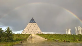 Дворец мира и согласия ( пирамида) в Астане.