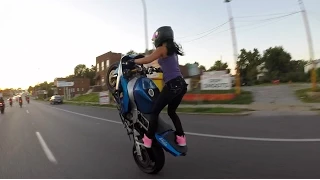 Crazy girl does motorcycle stunts on St. Louis streets 2015