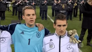 David Garrett spielt die deutsche und niederländische Nationalhymne beim Fußball Länderspiel