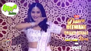 Madhuri Dixit Ne Grand Finale Mein Diya Dhamakedar Performance | Dance Deewane 3 | Promo  Colors TV