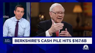 Berkshire Hathaway operating earnings jump 28% in the fourth quarter, cash pile surges to record