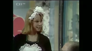 Lenka Kořínková, Miloš Kopecký, Luba Skořepová & Eva Klepáčová - Biftek (scénka) (1977)