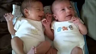 Twins sneeze simultaneously