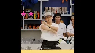 Taehyung danced to cheer everyone up because they had no customers 😭❤️