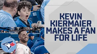 Kevin Kiermaier surprises young Blue Jays fan with gloves!