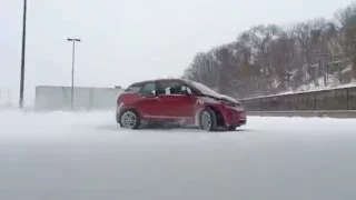 BMW i3 Snow Drifting