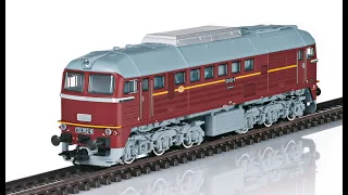 Märklin DR Class 120 "Taiga Drum" Diesel Locomotive pulling Märklin Tank Car Train