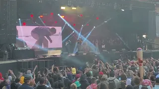 Ice Cube performs "Check yo' self" (live) at CaliRoots 2022 in the Bowl