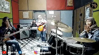 Stairway To Heaven - Led Zeppelin (LIVE Cover by. Jewel Box)