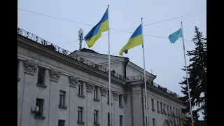 Чернігівщина під захистом: на річницю повномасштабної війни у Чернігові підняли український стяг