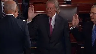 Biden Swears in Senators of 114th Congress