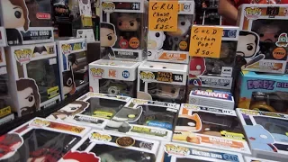 VLOG: [ToyHunt] - TOY HUNTING at Ultracon Supertoyshow! First timer! amazing pops! part 1