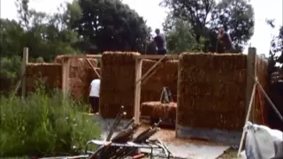 Claire Barratt Straw Bale Workshop construction Pt1