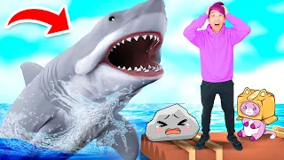 NOOB vs PRO vs HACKER In RAFT: OCEAN NOMAD!? (SHARK ATTACKED US!)