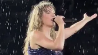 Taylor Swift FIGHTING the RAIN on stage at The Eras Tour