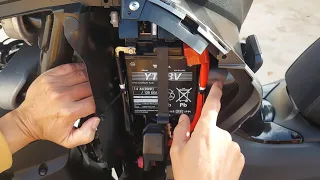 Yamaha Tricity 300. Como acceder a la Bateria