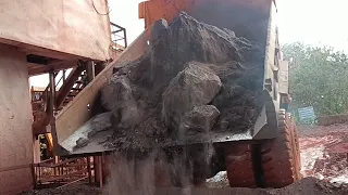 CONTINUOUS BIG IRON ORE BOULDER JAMMING AND CRUSHING IN WORLD BIGGEST 1600 TPH GYRATORY CONE CRUSHER