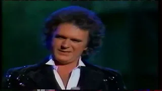 T.G. Sheppard sings "Devil In The Bottle" on the Motown 25 Special