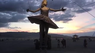 Seth Schwarz Playing to the Ballerina Burning Man 2017