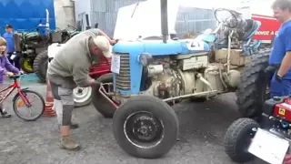 ZETOR 25H Sadař - Start klikou - Traktoriáda BOHDALOV 2012