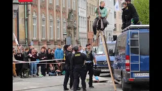 Climate demonstration / Klima-demo på Højbro opløses af politiet - Extinction Rebellion 06-05-2022