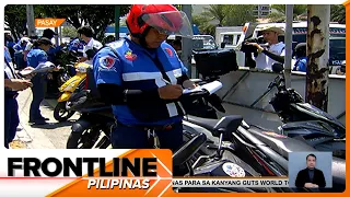 Mga motorsiklong nag-park sa sidewalk, pinagmulta ng P2,000 | Frontline Pilipinas