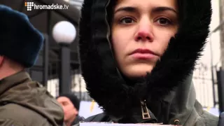 Переселенцы из Крыма и Донбасса у посольства РФ в Киеве