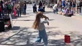 Девочка играет Despacito на скрипке! Как здорово