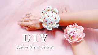 DIY Wrist Pincushion Tutorial / Gifts to Sew for Friends #HandyMumLin