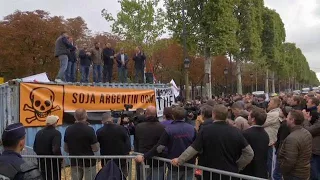 Les agriculteurs sur les Champs-Elysées