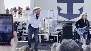 Lou Gramm performing Juke Box Hero at RLC X on Feb 16, 2023