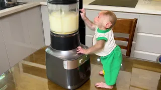 Monkey BiBi helps dad cook delicious corn milk!