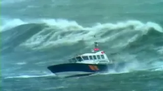 Pilot boat Pathfinder in Storm force 10, with 8m seas