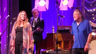 Robert Plant and Alison Krauss sing 'Can't Let Go'