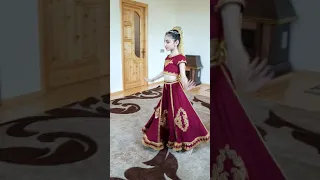 Məleykə hind reqsi  nagada sang Dhol baaje dance