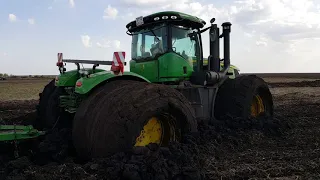 Джон дир застрял в поле