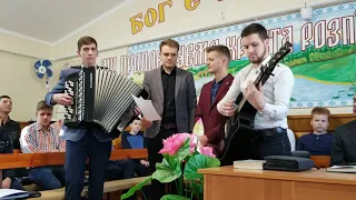 В грязи лежал я, словно лист...