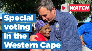 DA Leader assists elderly with Special Votes in Western Cape