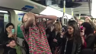 #Stromae dans le métro de Montréal - la vidéo complète