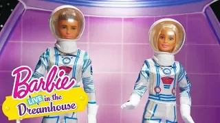 Missie naar de maan | Barbie LIVE! In The Dreamhouse | Barbie