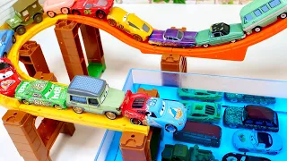 Various Cars minicars run and jump on Tomica's hill!