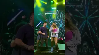 Alessandro Costa e Yara Tchê cantando a música Olhe Nós Dois em Jucati-PE | #Shorts da Desejo