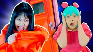 Knock Knock, Who's at the Door? | Oh no, Monsters Want My Candy 🎃🧛🏻🧟 | Lights Kids Song